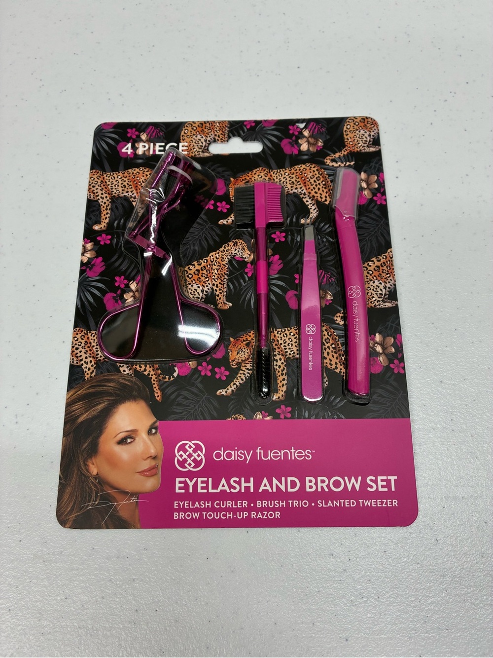 Daisy Fuentes Eyelash & brow set pink beauty makeup gift curler tweezers brush